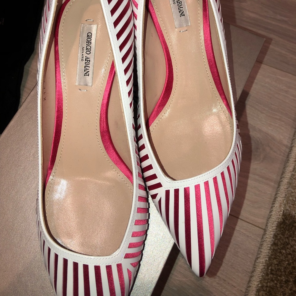 Hi I’m selling my Giorgio Armani heels never even worn at all very new